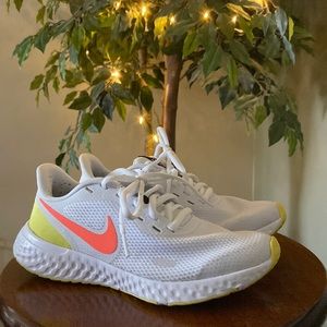 NIKE Revolution 5 Running Shoes